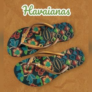 Havaianas Lotus Gold/Blue Sandal, 6